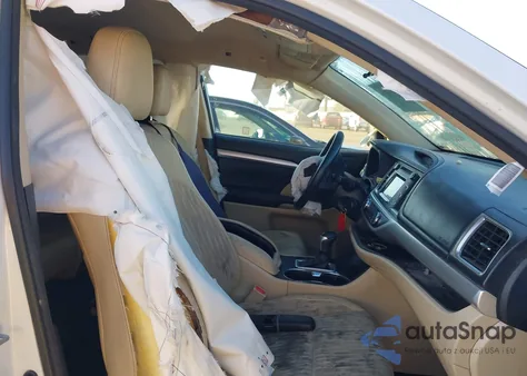 2015 Toyota Highlander Le Plus V6 z USA, uszkodzony, nr VIN 5TDBKRFH6FS140967